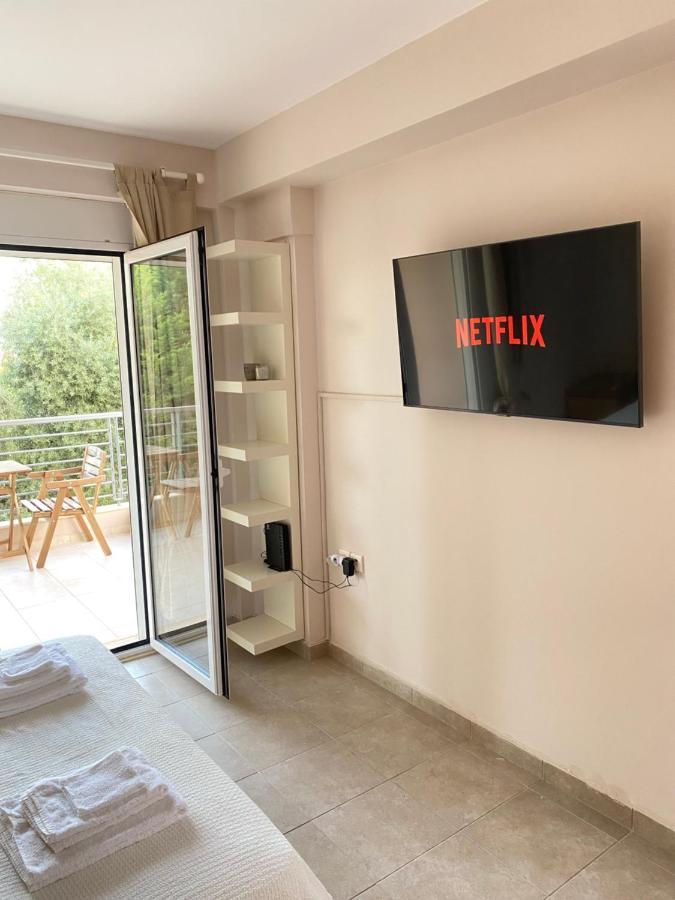Seaside One-Bedroom On Chalkis Exterior foto